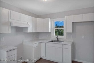 7 Pollys Park Dr in Toms River, NJ - Building Photo - Building Photo