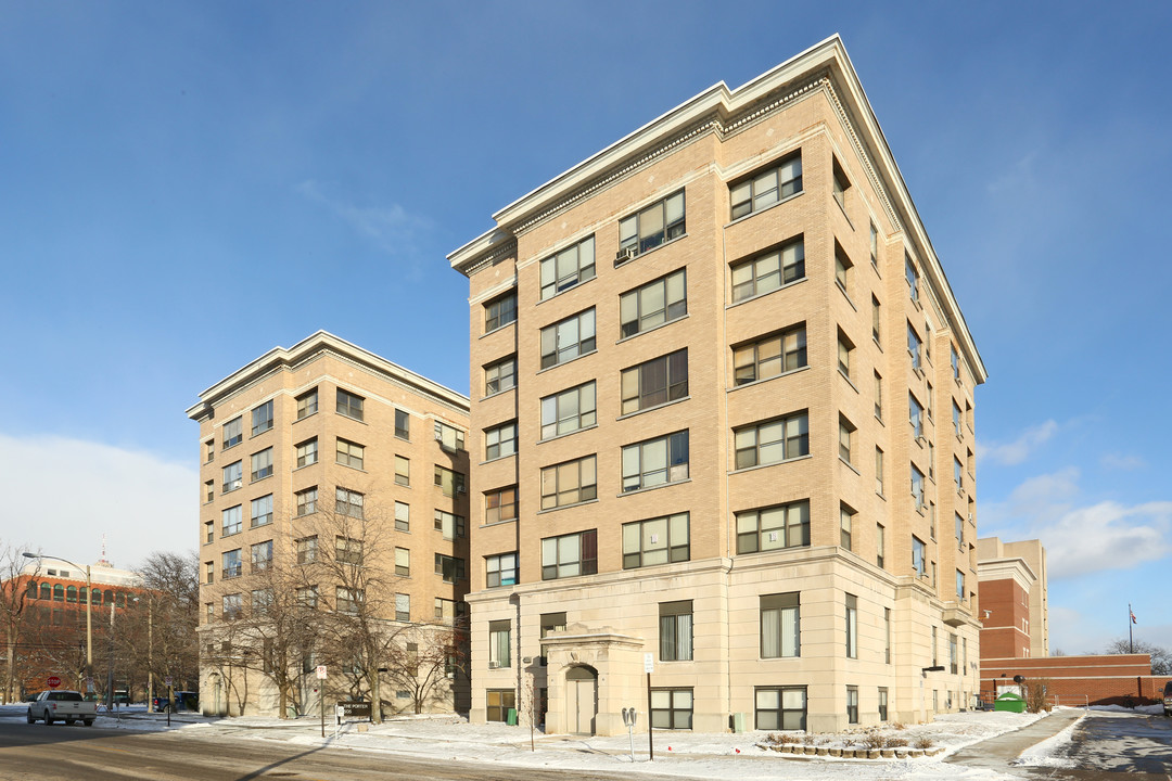 The Porter Senior Apartments in Lansing, MI - Building Photo