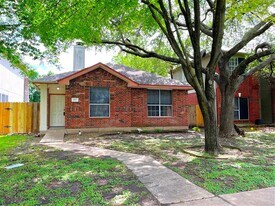 813 Black Locust Drive West in Pflugerville, TX - Building Photo