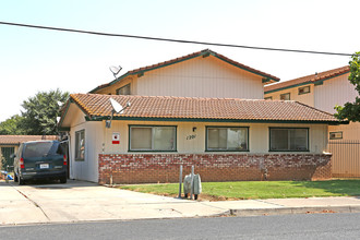 Evergreen Apartments in Merced, CA - Building Photo - Building Photo