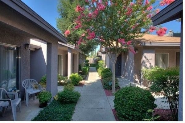 Arbor Manor in Turlock, CA - Building Photo - Building Photo