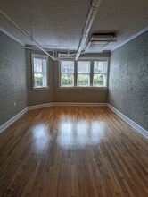 122 S East Ave, Unit GN in Oak Park, IL - Foto de edificio - Building Photo