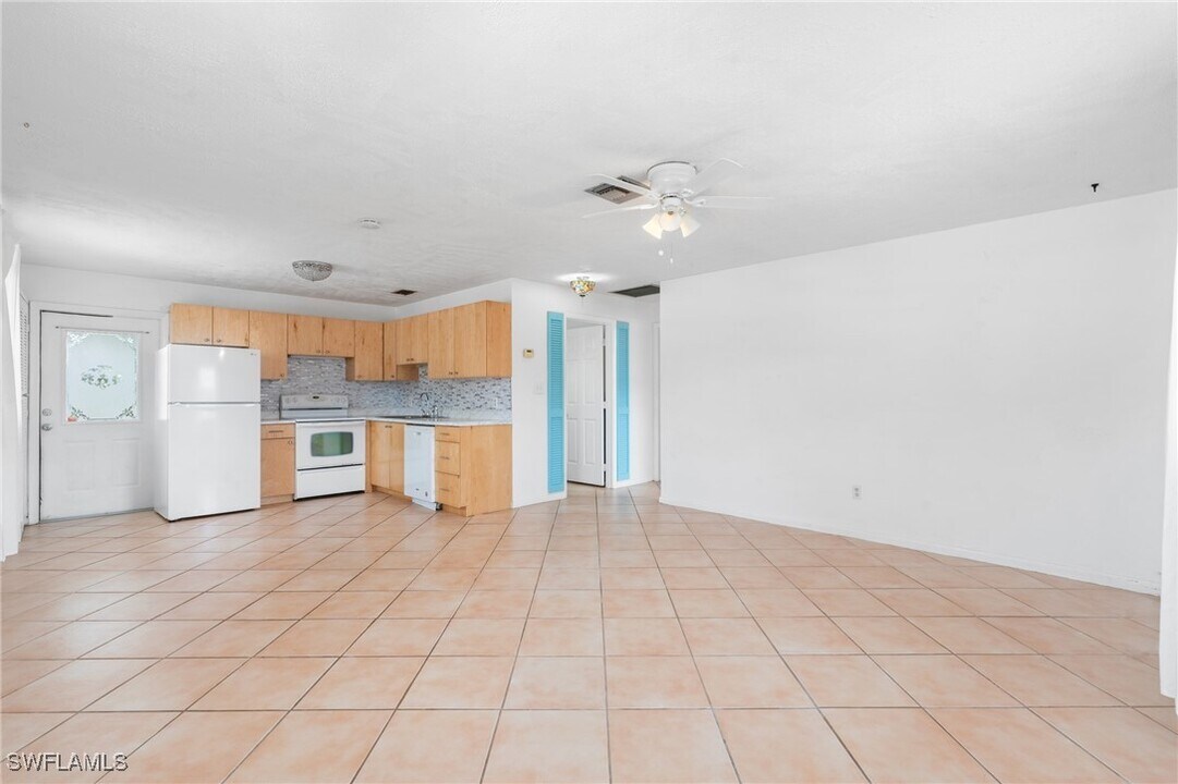 4231 Mariner Ln in Bonita Springs, FL - Building Photo