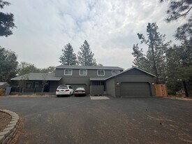 2040 NW Harriman St in Bend, OR - Building Photo
