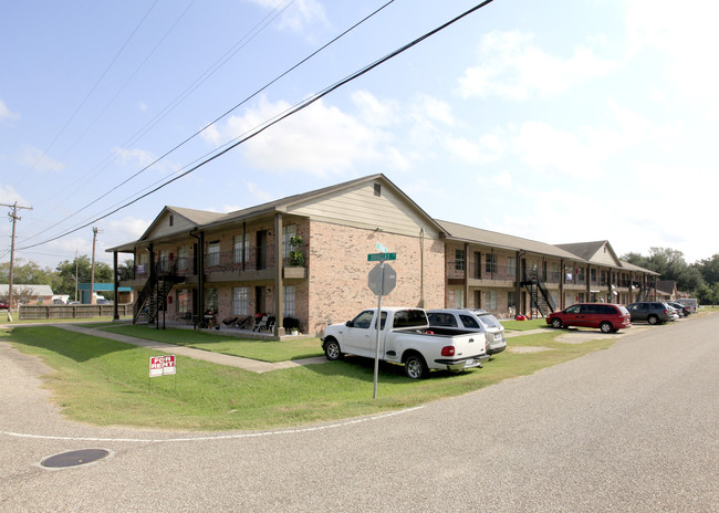 Largo Apartments in Alvin, TX - Building Photo - Building Photo