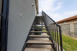 214 Allen Dr in Laredo, TX - Building Photo - Building Photo