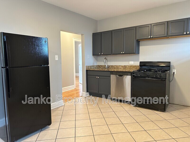 5605 W Wabansia Ave in Chicago, IL - Building Photo