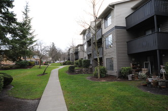 Emerson Apartments in Kirkland, WA - Foto de edificio - Building Photo