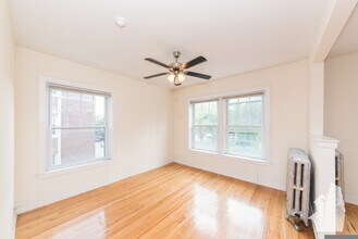 2000 W Foster Ave in Chicago, IL - Building Photo - Building Photo