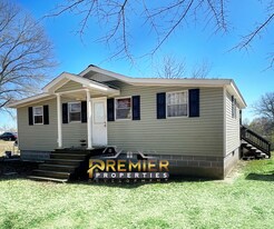 133 Brooks St in Fyffe, AL - Building Photo