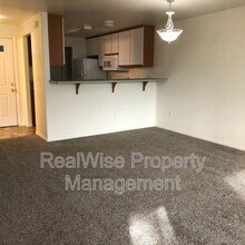 548 NE Negus Lp in Redmond, OR - Building Photo - Building Photo