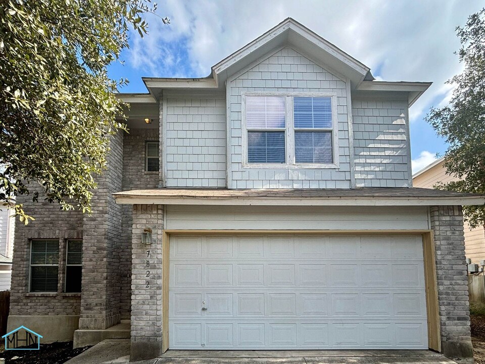 7822 Mainland Woods in San Antonio, TX - Building Photo