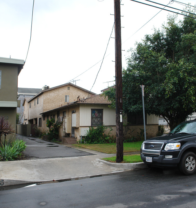 5252-5254 1/2 Cartwright Ave in North Hollywood, CA - Foto de edificio