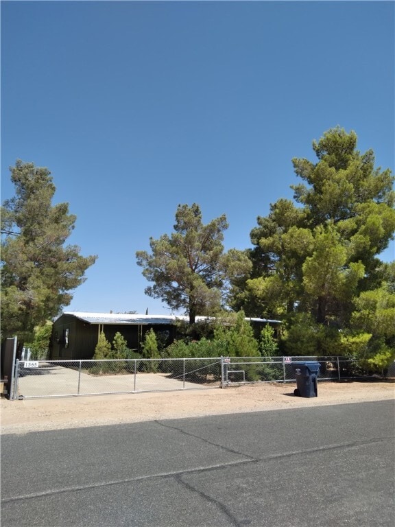 property at 1365 E McVicar Ave