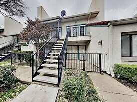 13215 Emily Rd in Dallas, TX - Building Photo