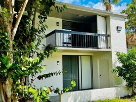 4001 N University Dr in Sunrise, FL - Building Photo