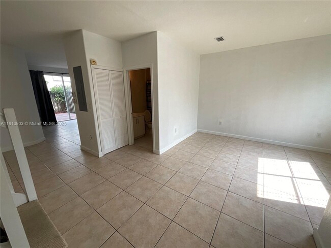 7301 NW 174th Terrace in Hialeah, FL - Building Photo - Building Photo