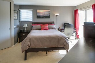 7244 Camino Degrazia in San Diego, CA - Building Photo - Building Photo