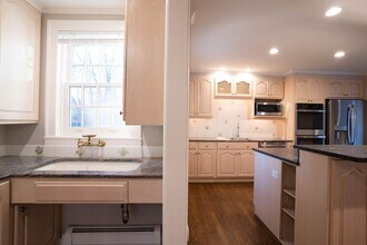 40 Puddingstone Ln in Newton, MA - Foto de edificio - Building Photo