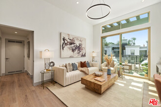 130 S Sepulveda Blvd in Los Angeles, CA - Building Photo - Building Photo