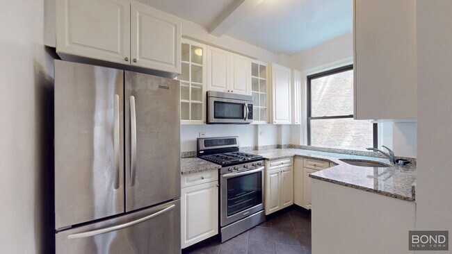 111 E 80th St in New York, NY - Building Photo - Building Photo