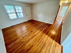 727 N Chestnut St in Olathe, KS - Building Photo - Building Photo