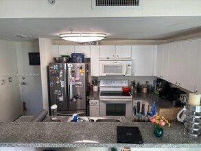 2740 SW 28th Ter, Unit 308 in Miami, FL - Building Photo - Building Photo