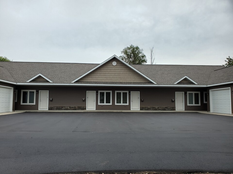 201 South Maple Apartments in Gaylord, MI - Foto de edificio