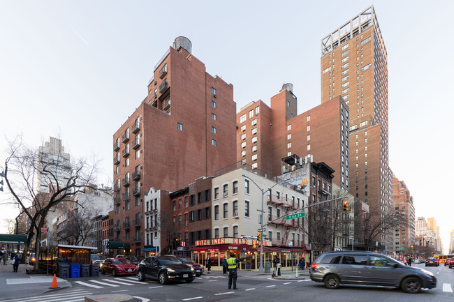 371 East 62Nd Street in New York, NY - Foto de edificio - Building Photo