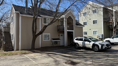 98 Henry Law Ave in Dover, NH - Foto de edificio - Building Photo