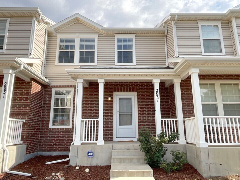 2037 Squawbush Ridge Grove in Colorado Springs, CO - Building Photo