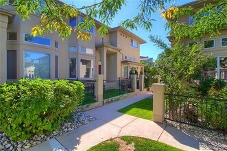 5062 E Cherry Creek S Dr in Denver, CO - Building Photo - Building Photo