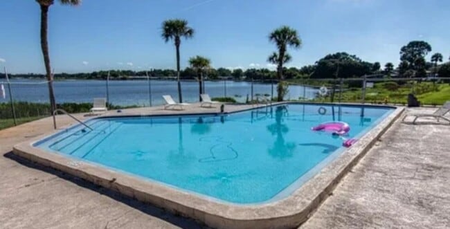 1836 N Crystal Lake Dr, Unit 37 The Grove in Lakeland, FL - Building Photo - Building Photo