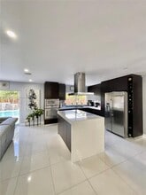 6901 NW 82nd Ct in Tamarac, FL - Building Photo - Building Photo