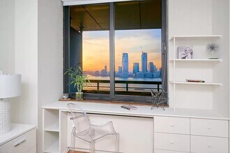 88 Battery Pl in New York, NY - Building Photo - Building Photo