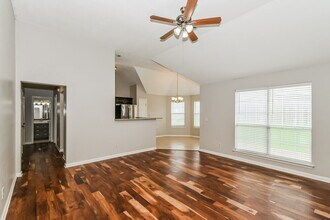 4874 Phipps Dr in Memphis, TN - Foto de edificio - Building Photo