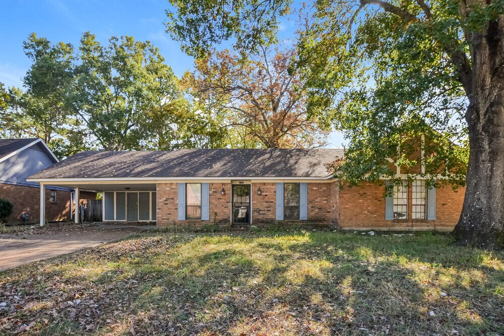6765 Henredon Dr in Memphis, TN - Building Photo