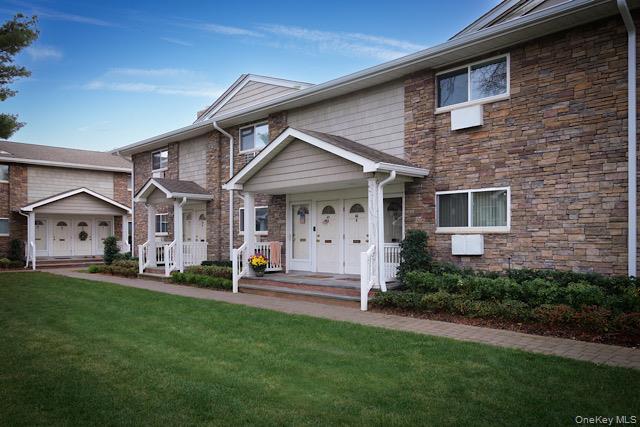 93 Locust Ave in Babylon, NY - Building Photo