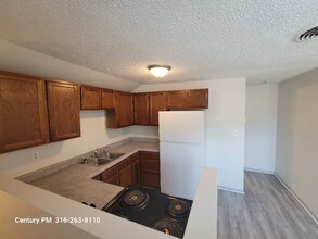 751 S Pattie St in Wichita, KS - Foto de edificio - Building Photo