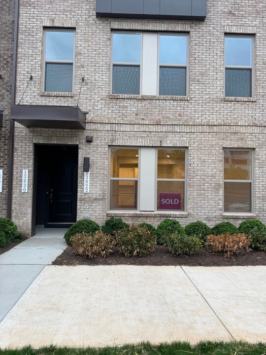 13622 Innovation Station Loop in Herndon, VA - Building Photo