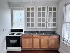 1164 E King St-Unit -Apt 1 in York, PA - Building Photo - Building Photo