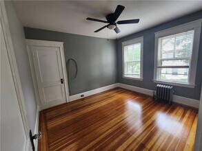 58 2nd St in East Providence, RI - Foto de edificio - Building Photo