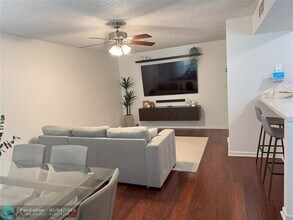 5514 Courtyard Dr in Margate, FL - Building Photo - Building Photo