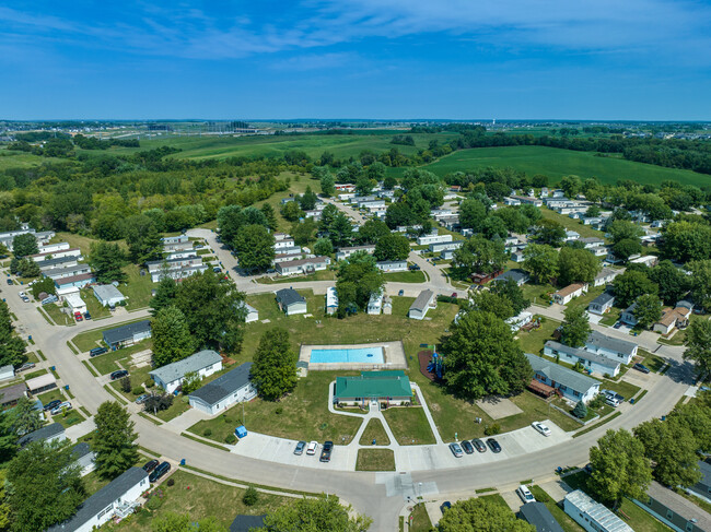 Western Hills in Coralville, IA - Foto de edificio - Building Photo