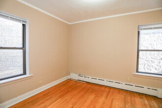 5649 W Wellington Ave in Chicago, IL - Building Photo - Building Photo