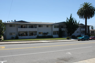 Santa Clara Apartments in Ventura, CA - Building Photo - Building Photo