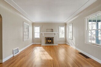 1321 E Monument St in Colorado Springs, CO - Building Photo - Building Photo