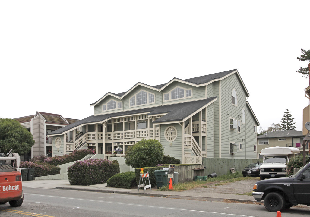 465-471 Kelly Ave in Half Moon Bay, CA - Foto de edificio