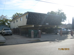 1414 E Oak St in Stockton, CA - Foto de edificio - Building Photo