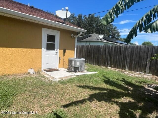 400 Binney St NE in Palm Bay, FL - Building Photo